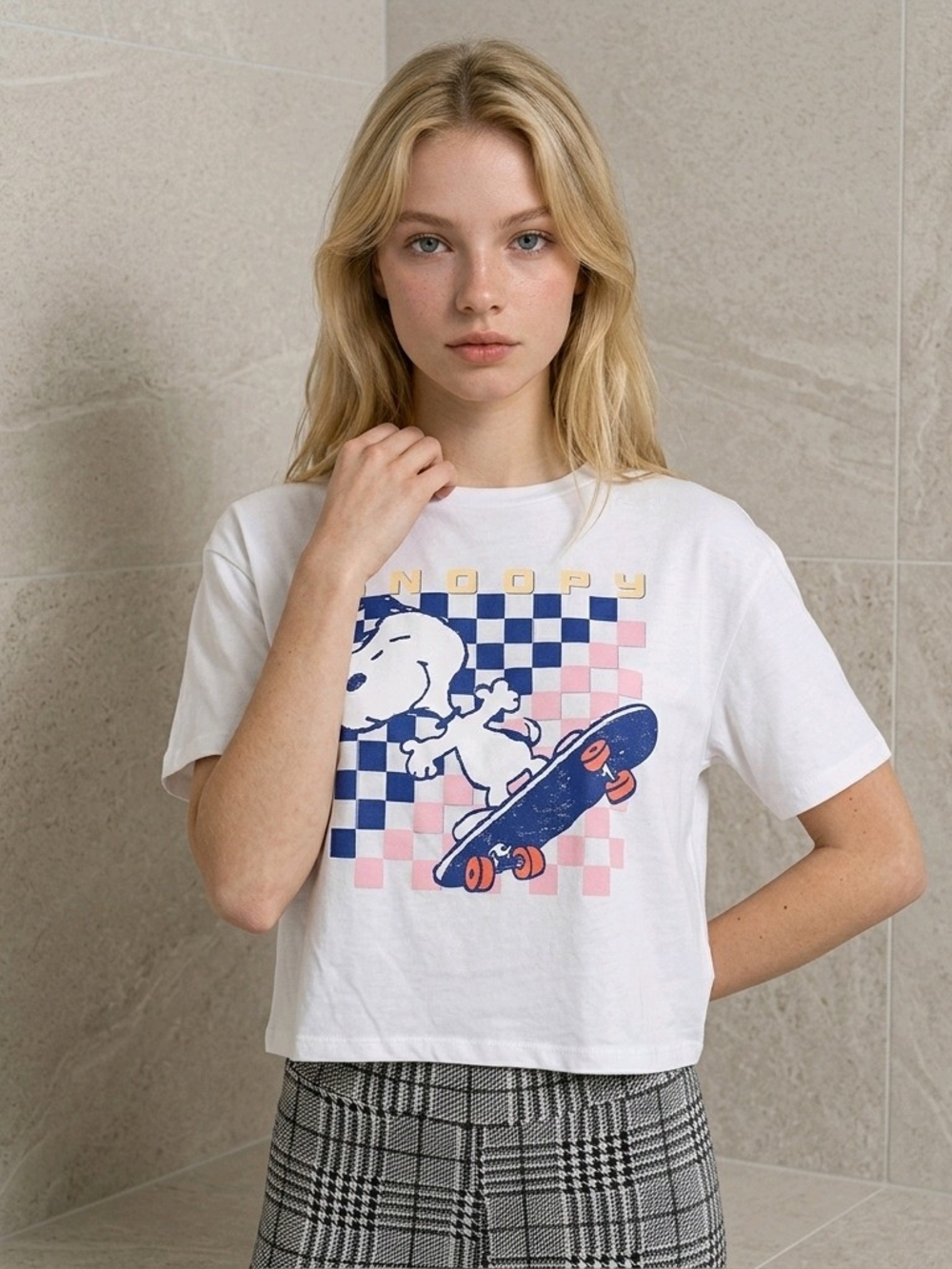 Retro White Snoopy Tshirt Checkerboard Skater Cropped Boxy Graphic Print Size L